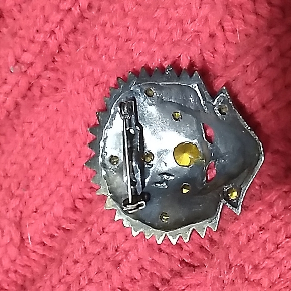 MYSTICAL VINTAGE MASK BROOCH - Picture 3 of 4